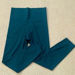 Nike Women’s Large work-out pants NWOT